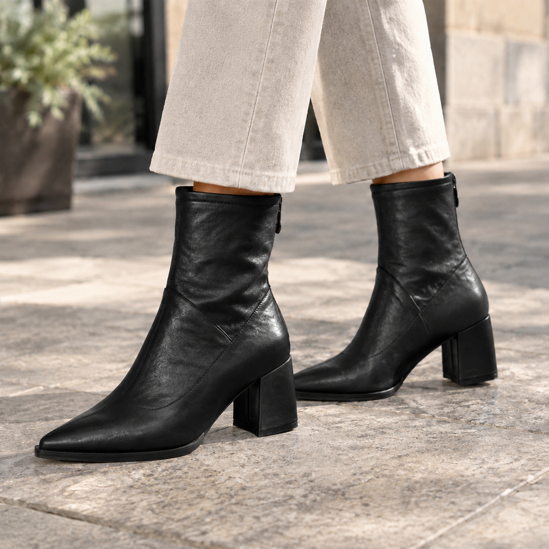 Aldobrandi Pointed Ankle Boots - Black